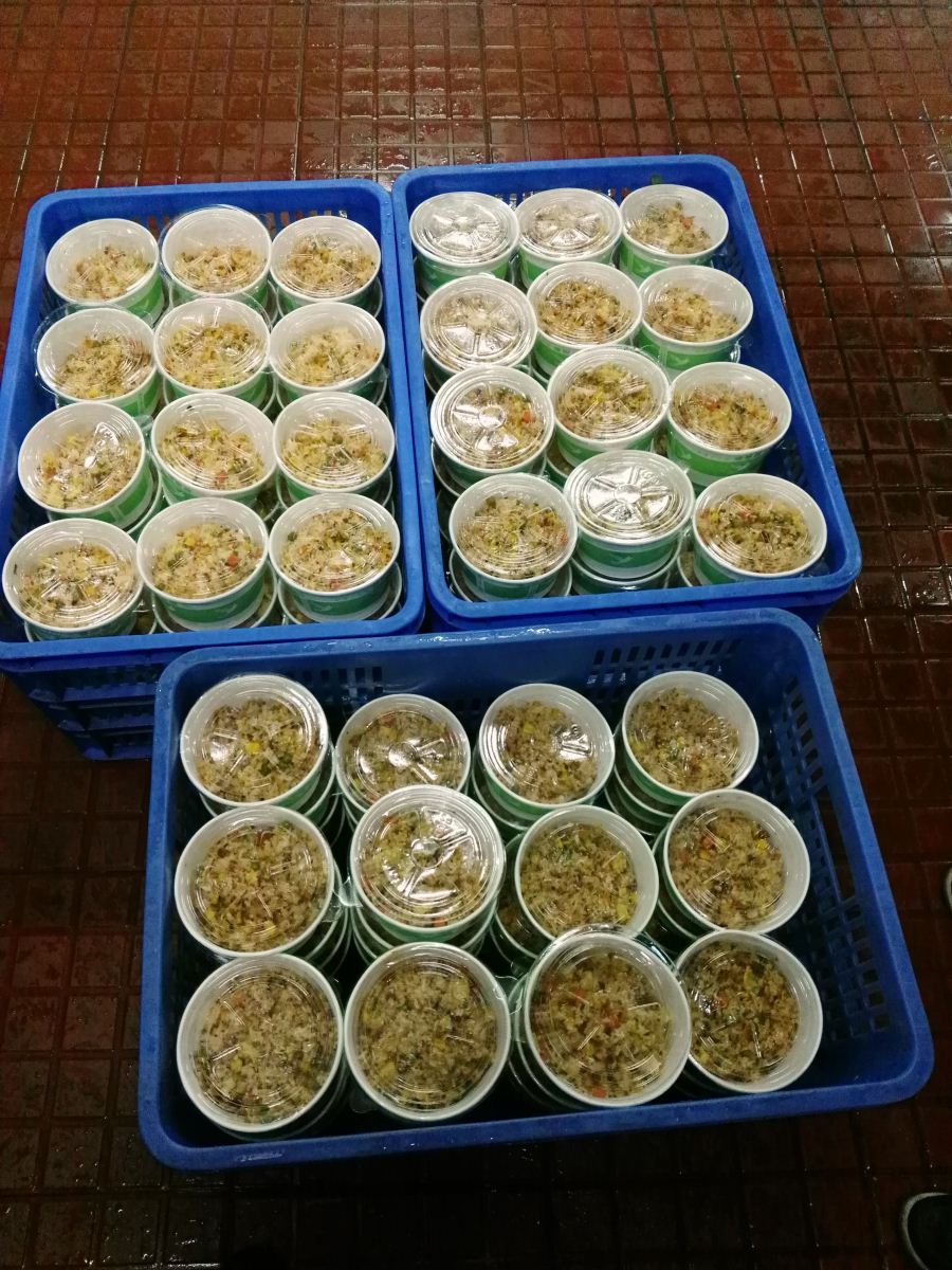 帽厂行政部门为员工准备的夜宵