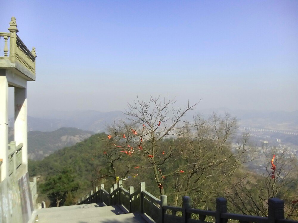 帽厂经理爬德胜岩