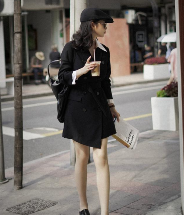 戴帽子的优雅女人