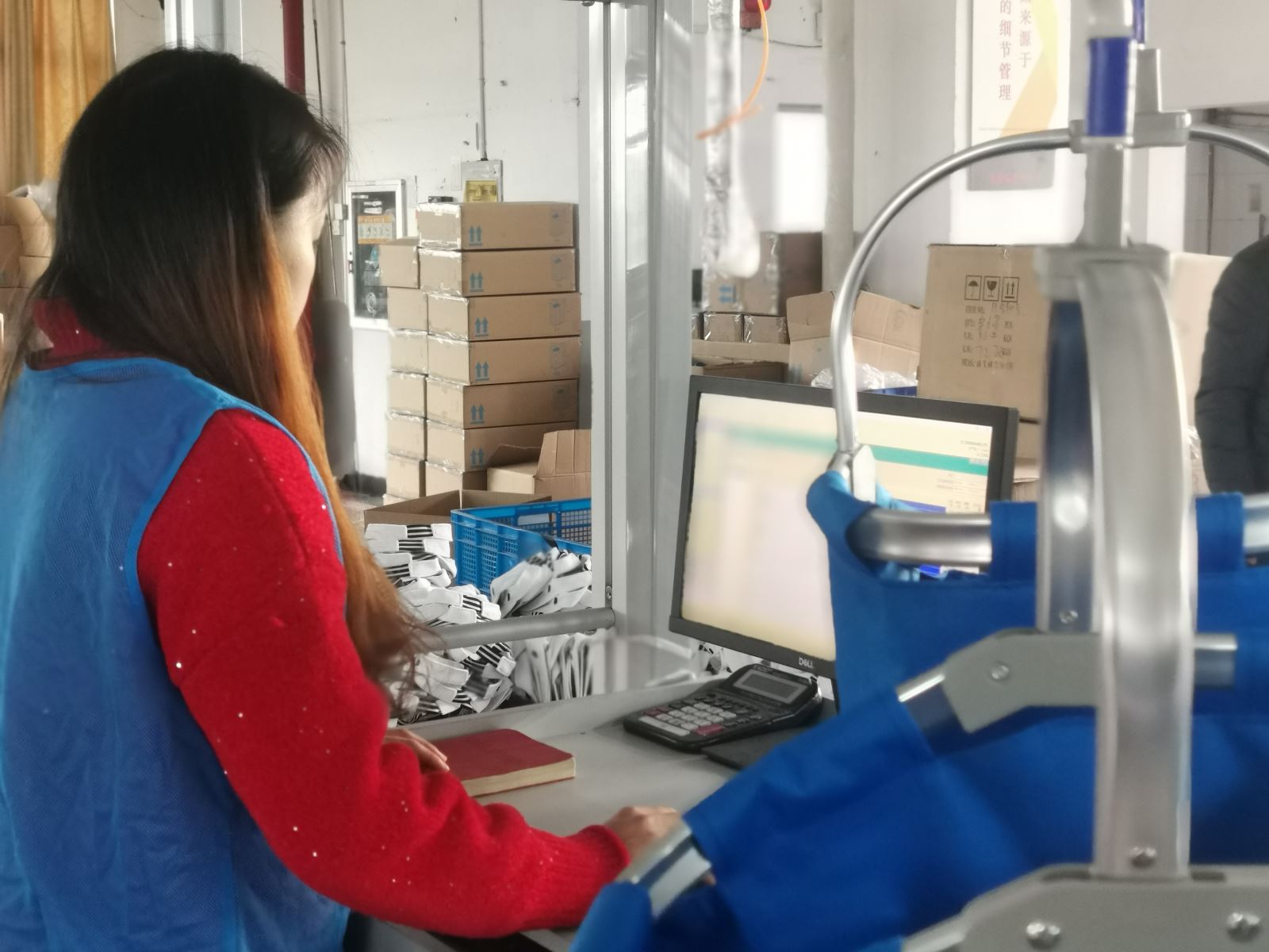 使用吊挂系统的帽厂